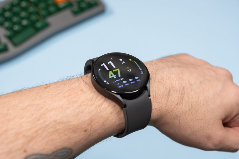 Quelles sont les compatibilités de la smartwatch avec les smartphones et autres appareils électroniques ?缩略图