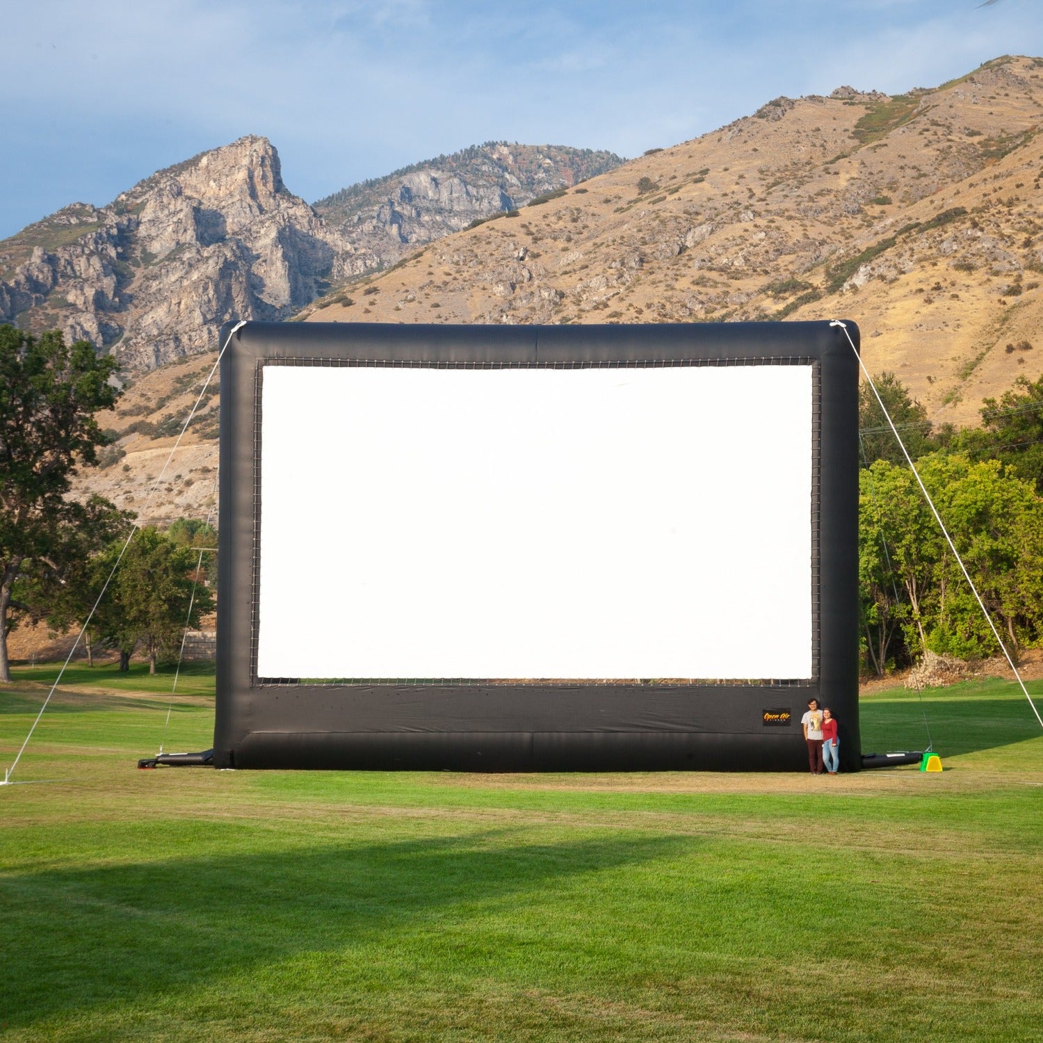 projector screen outdoor